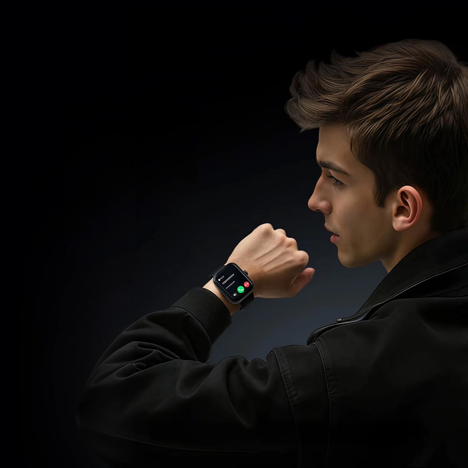 Homem utiliza o HAYLOU Watch 4